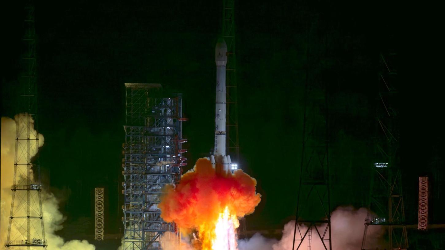 Die Sonde „Tianwen-2“ soll Proben von einem Asteroiden sammeln. Die Sonde „Tianwen-2“ soll Proben von einem Asteroiden sammeln.
