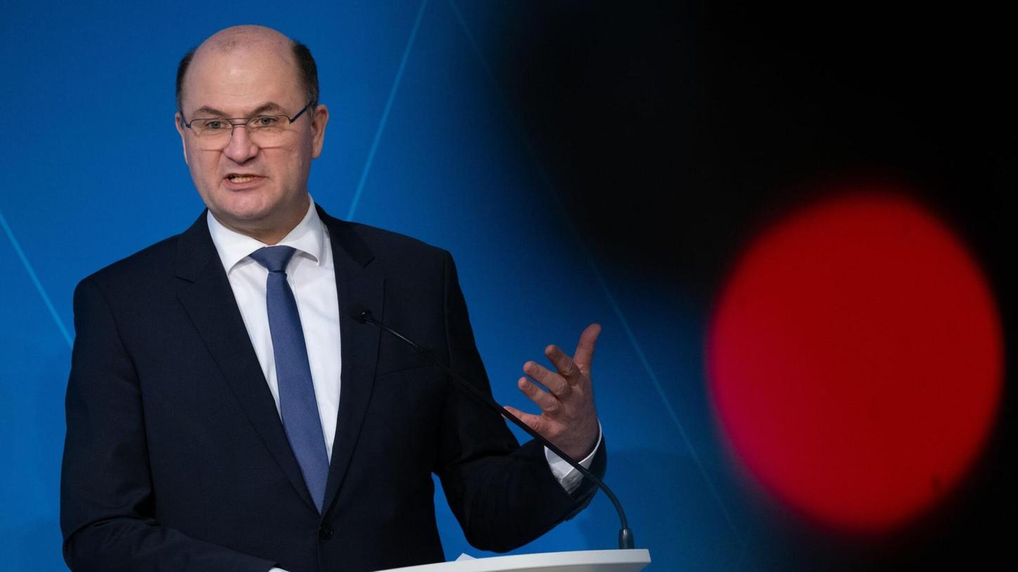 Mahnt zu Sparsamkeit: Bayerns Finanzminister Füracker. (Archivbild) Mahnt zu Sparsamkeit: Bayerns Finanzminister Füracker. (Archivbild)