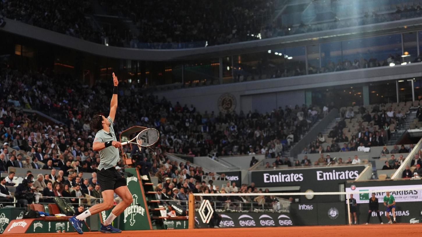 Jannik Sinner gegen Arthur Rinderknech bestritten eine Night Session in Paris. Jannik Sinner gegen Arthur Rinderknech bestritten eine Night Session in Paris.