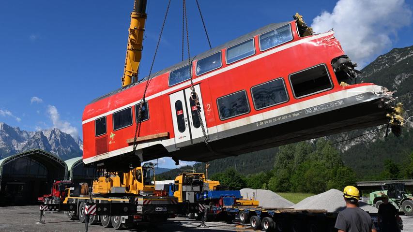 Der Abtransport der havarierten Zugzteile war aufwändig. (Archivbild) Der Abtransport der havarierten Zugzteile war aufwändig. (Archivbild)