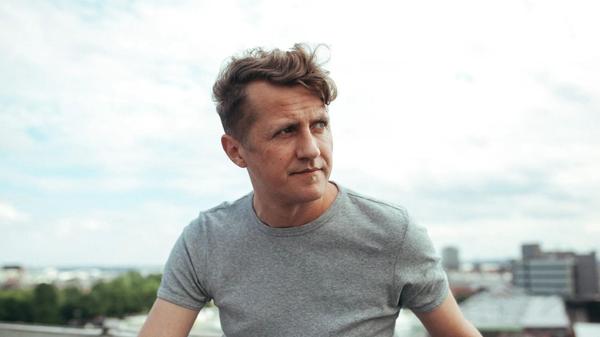 Die Nasty-Reihe in der Rakete wechselt für einen Tag die Location. Sonst gut bedacht am Vogelweiher, geht's am Sonntag, 1. Juni, in den Serenadenhof am Nürnberger Dutzendteich. Die wunderschöne Open Air Location öffnet um 12 Uhr. An den Decks werkeln Milan Milano und Andreas Henneberg.