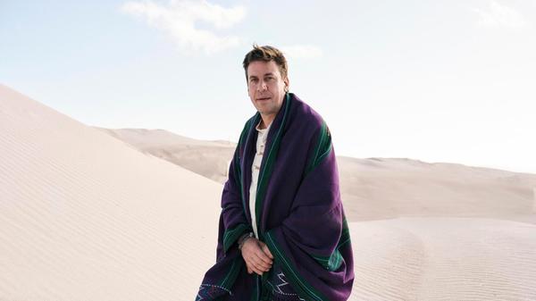 Stil vor Talent lautet der Name des Labels von Oliver Koletzki. Der in Berlin lebende Artist, der gleich zu Beginn seiner Produzenten-Laufbahn mit dem Song "Der Mückenschwarm" seinen bis heute größten Tech-House-Hit landen konnte, feiert am Samstag, 7. Juni, das 20-jährige Jubiläum von Stil vor Talent mit einer Party im Hirsch. Bei der bereits am Nachmittag startenden Sause sind neben dem Labelboss noch die Acts Hidden Empire, Konfusia und HOVR zu hören. Beginn: 15 Uhr.