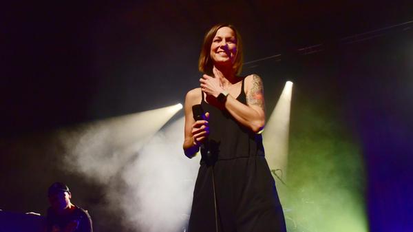 Die aus Linz stammende Popmusikerin Christina Stürmer blickt in ihrem Programm "MTV Unplugged Live" auf ihre 20 Jahre umfassende Karriere zurück. Am Donnerstag, 26. Juni, stellt die Künstlerin, die zahlreiche Nummer Eins Alben zustande gebracht hat, die Show im Saal des Erlanger E-Werks vor. Beginn: 20 Uhr.