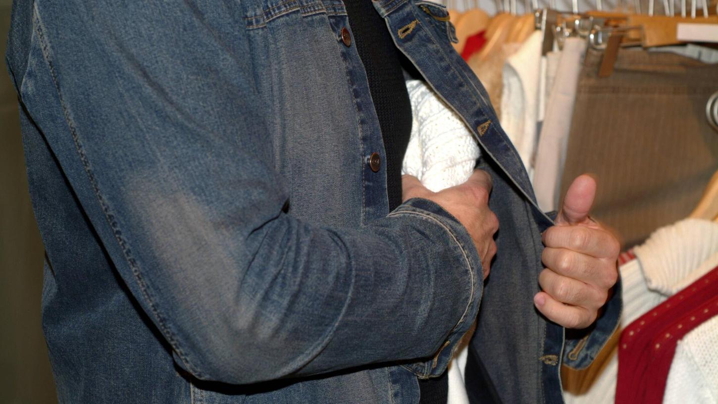 In einem Höchstadter Kaufhaus wurde ein 35-Jähriger beim Diebstahl erwischt. (Symboldbild) In einem Höchstadter Kaufhaus wurde ein 35-Jähriger beim Diebstahl erwischt. (Symboldbild)