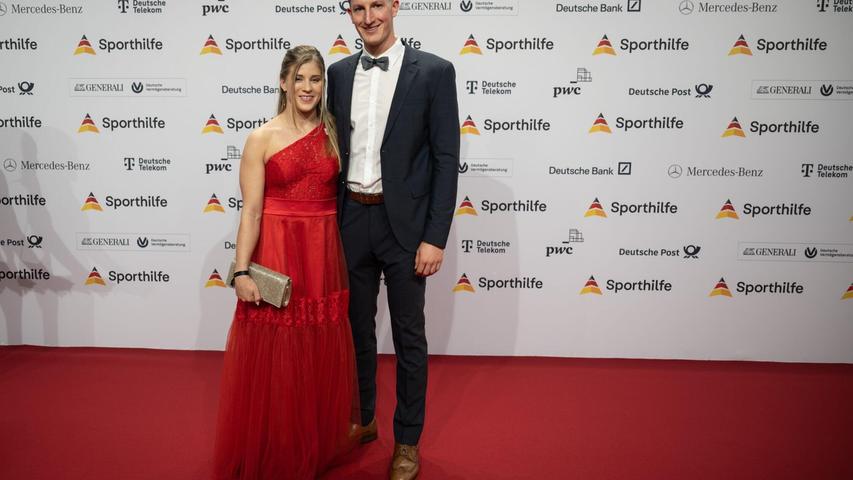 Elisabeth Seitz und Nils Heyden werden Eltern. Elisabeth Seitz und Nils Heyden werden Eltern.