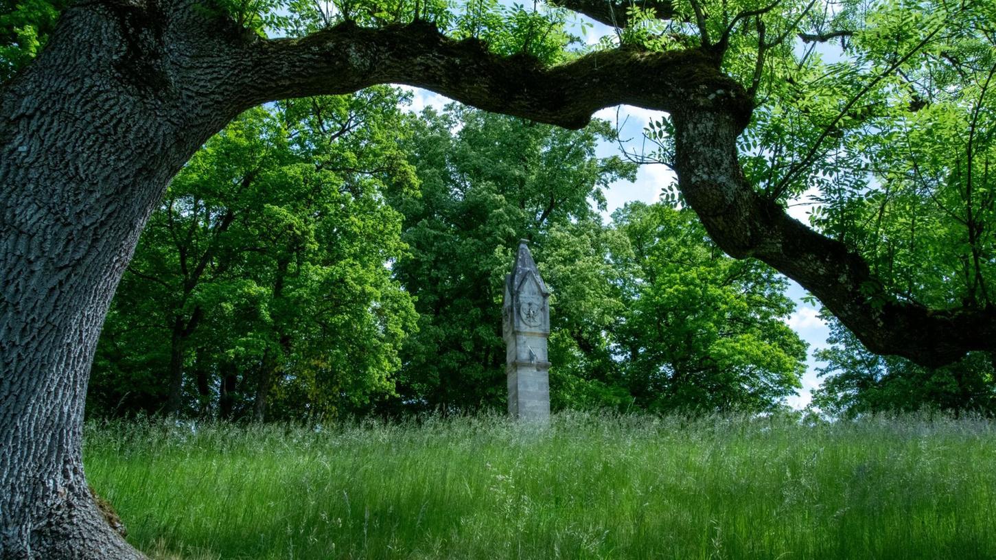 Der Park des Schlosses Rosenau bei Coburg in Bayern. Der Park des Schlosses Rosenau bei Coburg in Bayern.
