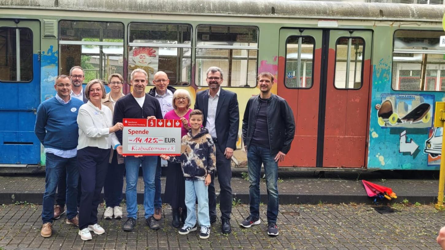 Über 14.000 Euro kamen beim Benefizlauf für den Verein Klabautermann zusammen. Über 14.000 Euro kamen beim Benefizlauf für den Verein Klabautermann zusammen.