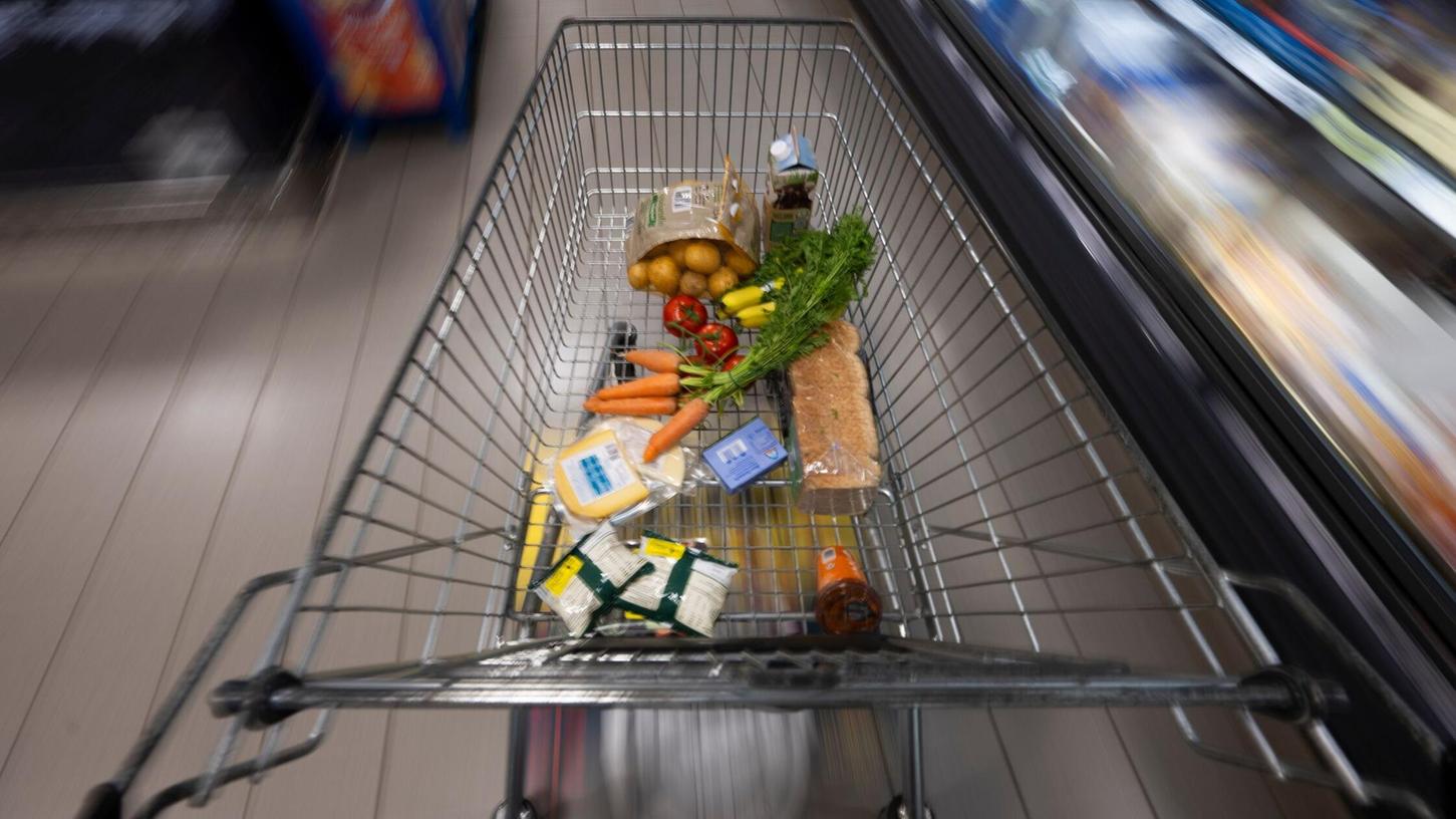 Einkäufe: Die Inflation in Bayern verharrt bei 2,1 Prozent. Nahrungsmittel gehörten zu den Treibern. Einkäufe: Die Inflation in Bayern verharrt bei 2,1 Prozent. Nahrungsmittel gehörten zu den Treibern.