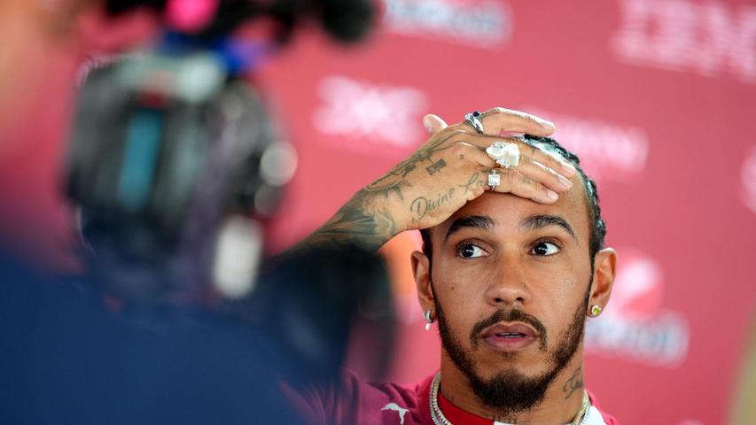 Lewis Hamilton würde sich wünschen, sein Ex-Chef hätte Recht. Lewis Hamilton würde sich wünschen, sein Ex-Chef hätte Recht.