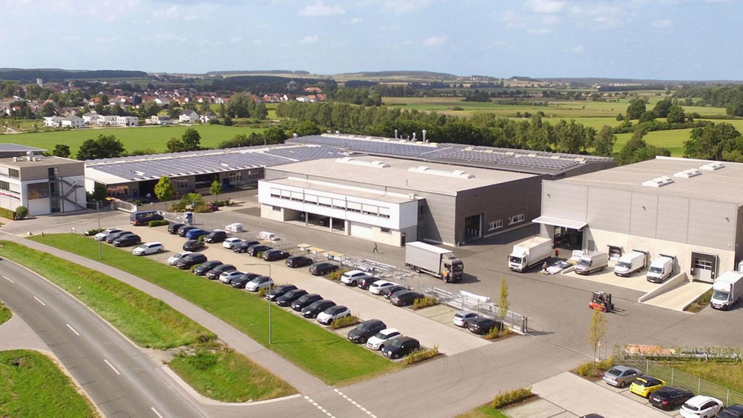 Über 200 Mitarbeitende, 10.000 m² Produktion, Lichtwerbung weltweit. Über 200 Mitarbeitende, 10.000 m² Produktion, Lichtwerbung weltweit.