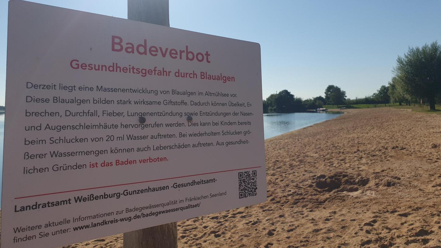 Badeverbot wegen Blaualgen am Altmühlsee: Darauf weist dieses Schild am Seezentrum Wald hin. Badeverbot wegen Blaualgen am Altmühlsee: Darauf weist dieses Schild am Seezentrum Wald hin.