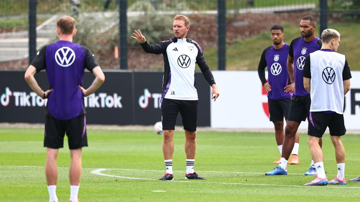 Fußballfans in Franken können am Freitagnachmittag die DFB-Elf von Cheftrainer Julian Nagelsmann beim öffentlichen Training beobachten - allerdings nur, wenn sie Tickets haben. Fußballfans in Franken können am Freitagnachmittag die DFB-Elf von Cheftrainer Julian Nagelsmann beim öffentlichen Training beobachten - allerdings nur, wenn sie Tickets haben.
