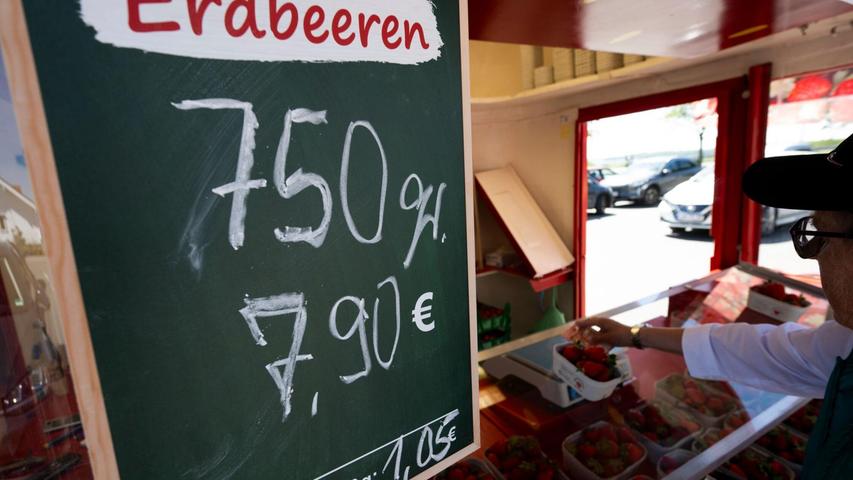 Beim Einkaufen spüren Verbraucherinnen und Verbraucher gestiegene Preise deutlich Beim Einkaufen spüren Verbraucherinnen und Verbraucher gestiegene Preise deutlich