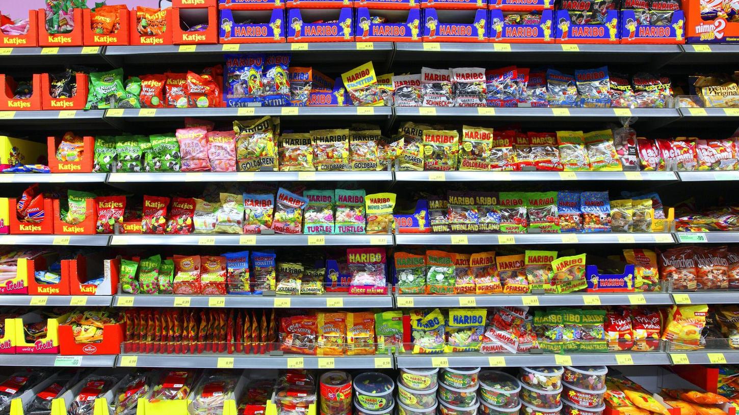 Haribo, Deutschlands bekanntester Süßwarenhersteller, ruft in den Niederlanden ein Produkt zurück, in dessen Tüten Cannabis festgestellt wurde. Haribo, Deutschlands bekanntester Süßwarenhersteller, ruft in den Niederlanden ein Produkt zurück, in dessen Tüten Cannabis festgestellt wurde.