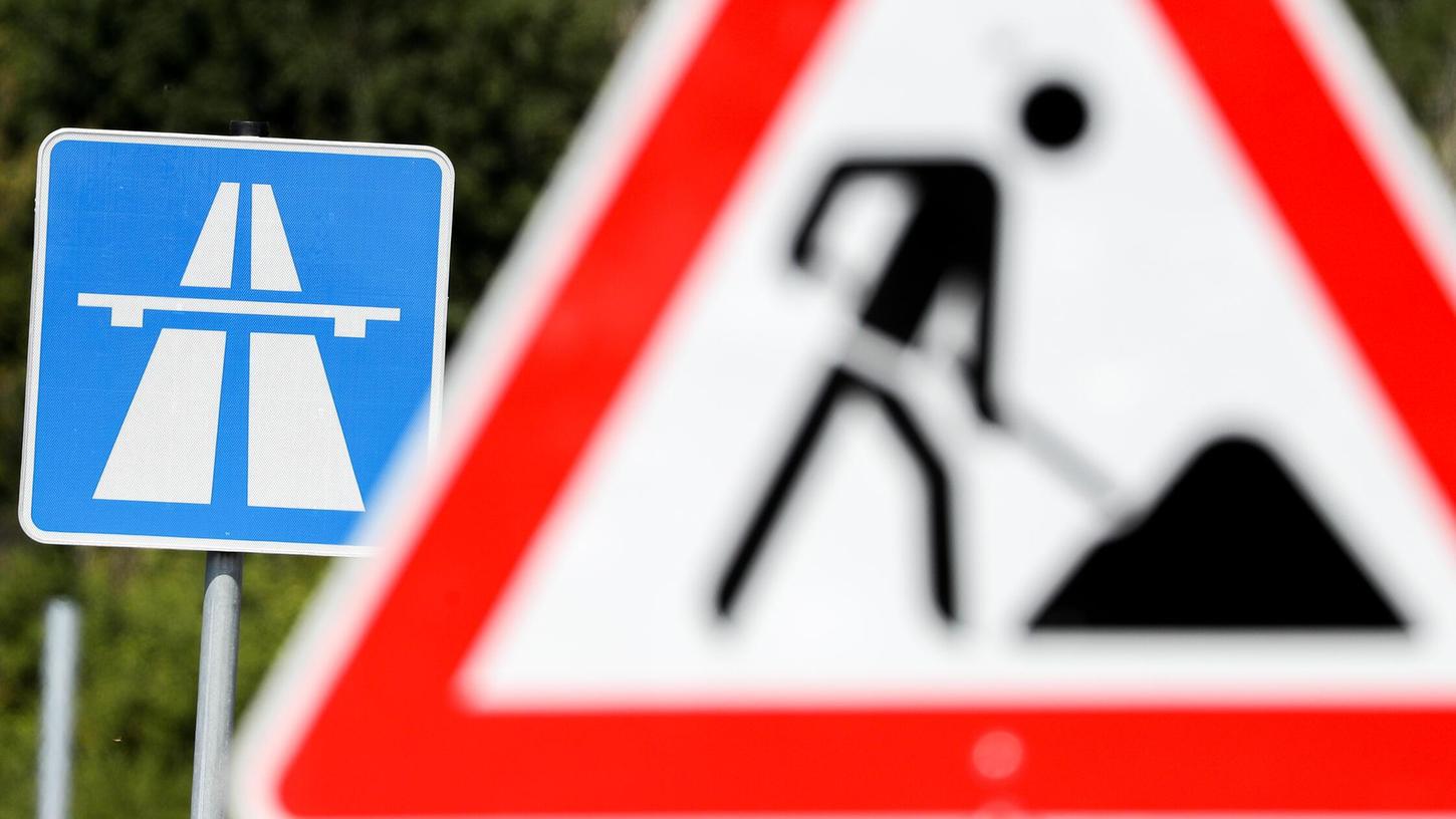Die Baumaßnahmen rund um den sechsstreifigen Ausbau der A3 zwischen den Autobahnkreuzen Biebelried und Fürth/Erlangen gehen weiter. Daher kommt es ab 2. Juni auf der Bundesstraße B 470 zu nächtlichen Sperrungen (Symbilbild). Die Baumaßnahmen rund um den sechsstreifigen Ausbau der A3 zwischen den Autobahnkreuzen Biebelried und Fürth/Erlangen gehen weiter. Daher kommt es ab 2. Juni auf der Bundesstraße B 470 zu nächtlichen Sperrungen (Symbilbild).