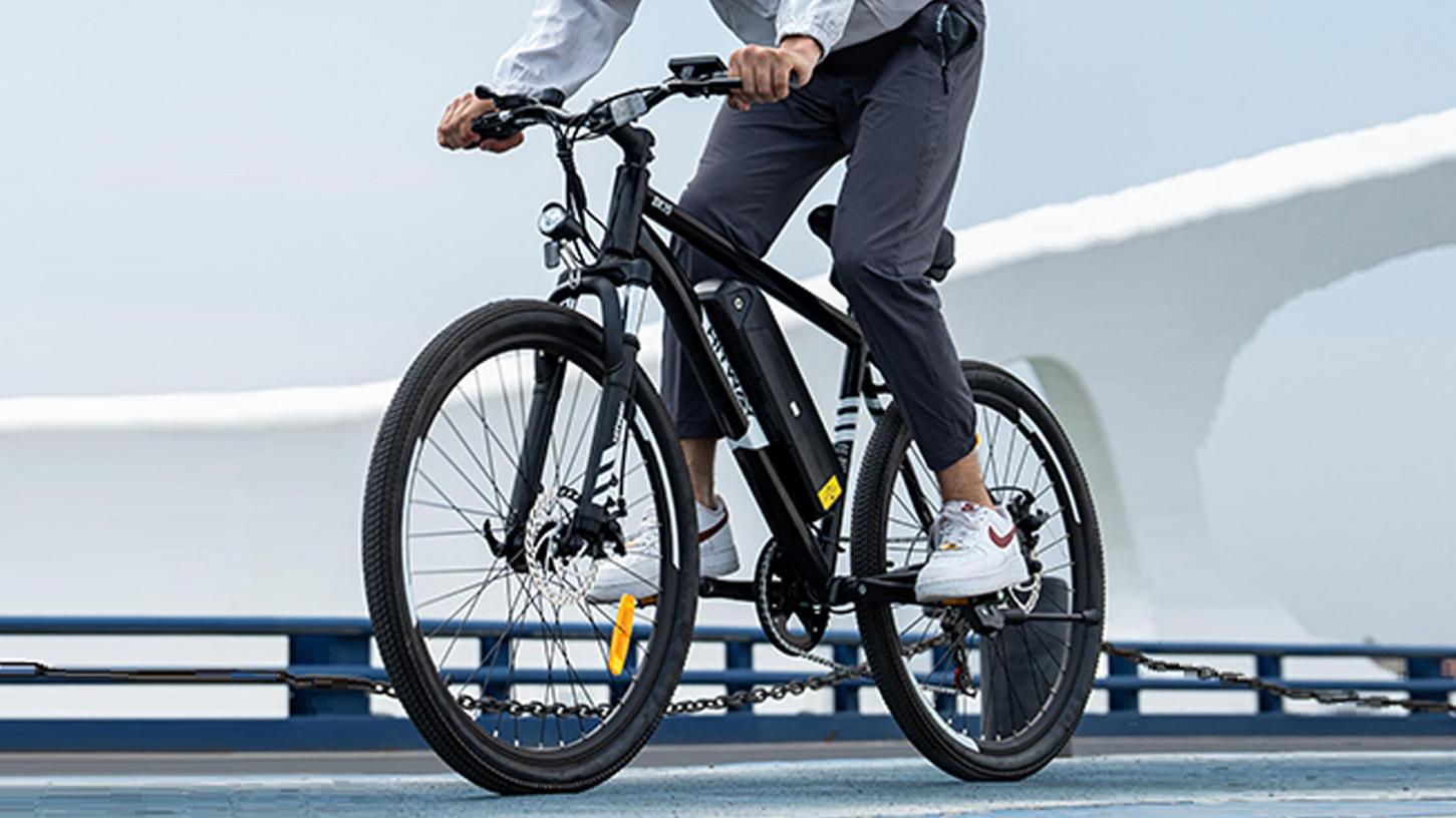 Das Fahrrad ist in zwei Farben erhältlich. Das Fahrrad ist in zwei Farben erhältlich.