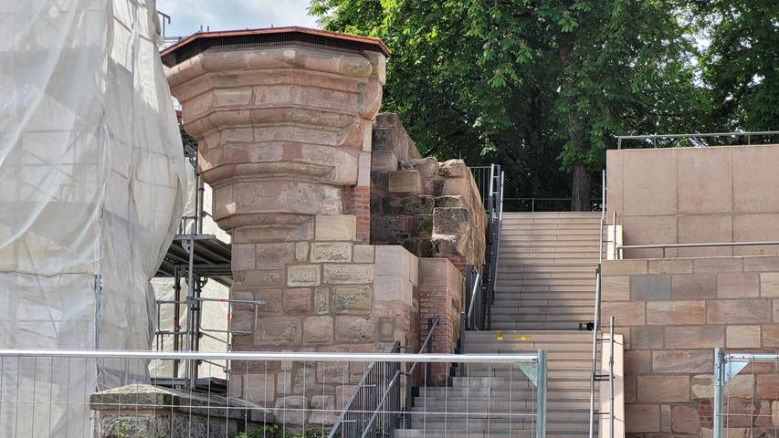 Neue Sandsteinquader und eine neue Treppe: Der neue Pocket Park verbindet auch den vorderen und den hinteren Teil des Marientorzwingers direkt miteinander. Neue Sandsteinquader und eine neue Treppe: Der neue Pocket Park verbindet auch den vorderen und den hinteren Teil des Marientorzwingers direkt miteinander.