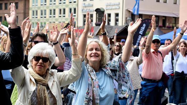 Auf dem Hauptmarkt wurde gesungen und die Musik gefeiert.