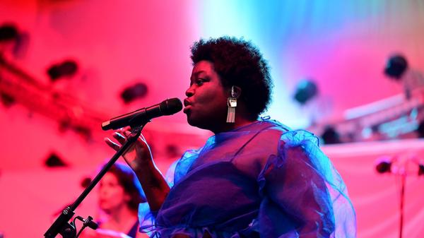 Die Humanophones aus Frankreich auf der Bühne auf dem Hauptmarkt.
