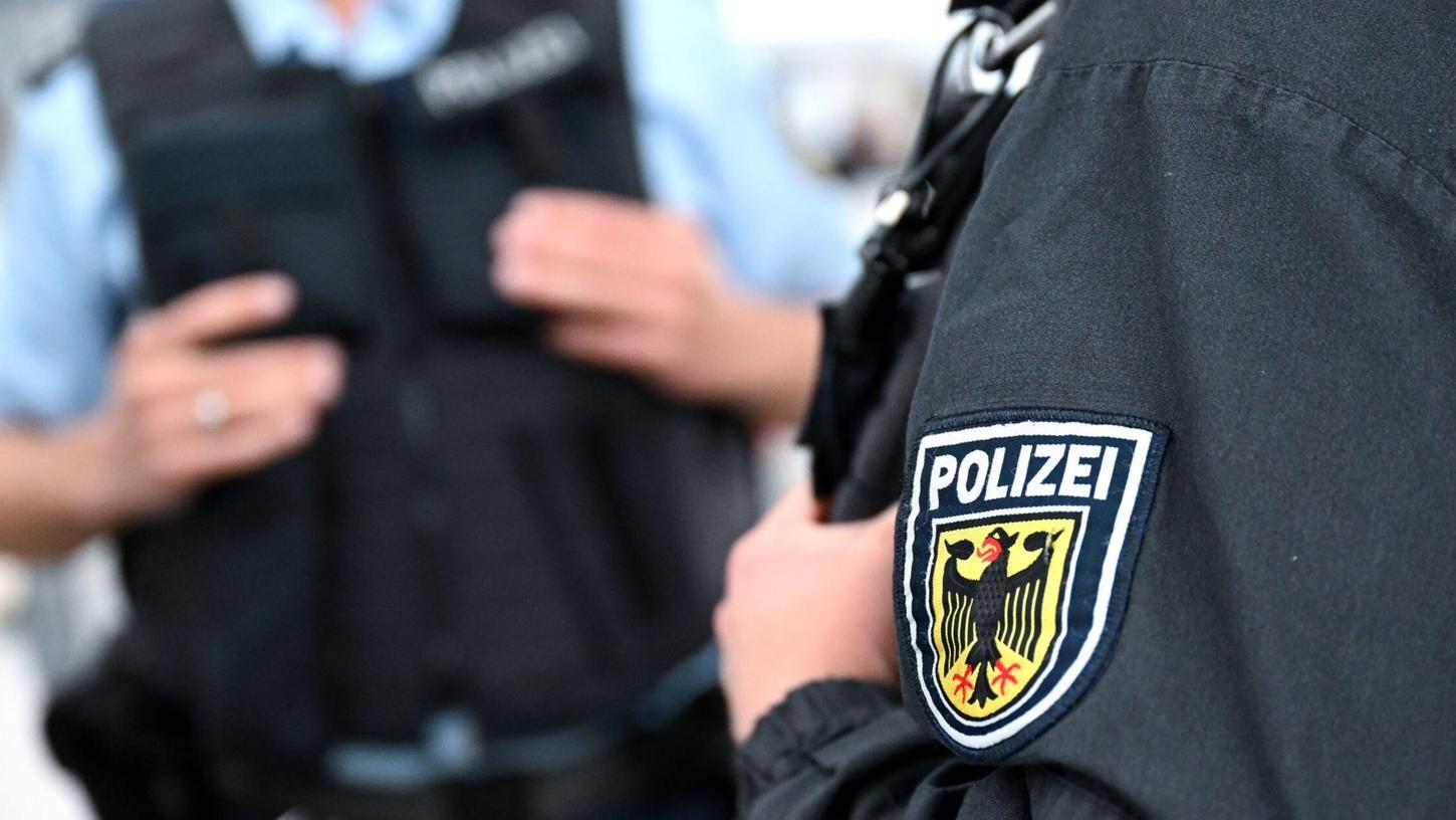 Immer häufiger gehen Straftaten gegen Bundespolizisten in die Statistik ein. (Symbolbild) Immer häufiger gehen Straftaten gegen Bundespolizisten in die Statistik ein. (Symbolbild)