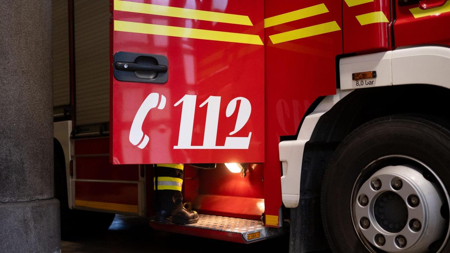 Mehrere Feuerwehren waren laut Polizei nach der Explosion im Einsatz. (Symbolbild) Mehrere Feuerwehren waren laut Polizei nach der Explosion im Einsatz. (Symbolbild)