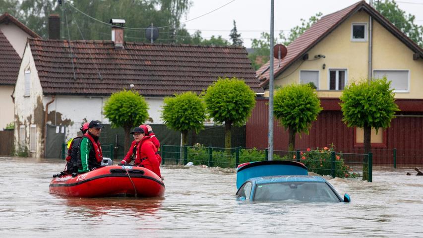 Das Hochwasser richtete sowohl Schäden an, die von der Sachversicherungen gedeckt waren, als auch solche, die in den Kfz-Bereich fallen. (Archivbild) Das Hochwasser richtete sowohl Schäden an, die von der Sachversicherungen gedeckt waren, als auch solche, die in den Kfz-Bereich fallen. (Archivbild)