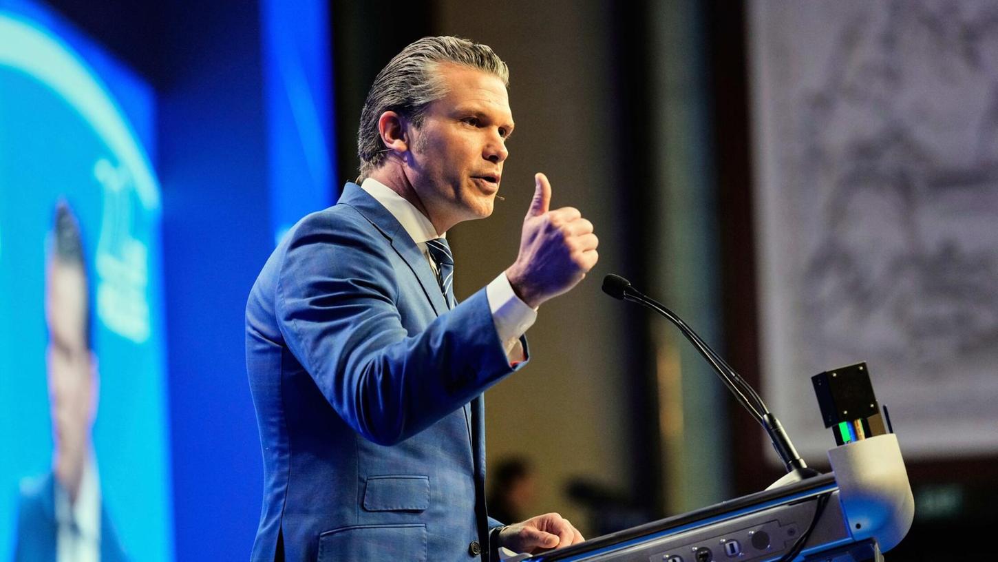 Hegseth richtet klare Worte an China. Hegseth richtet klare Worte an China.