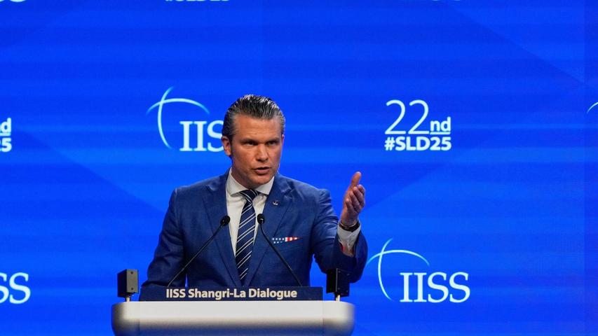 Hegseth warnt vor einem möglichen Angriff Chinas auf Taiwan. Hegseth warnt vor einem möglichen Angriff Chinas auf Taiwan.