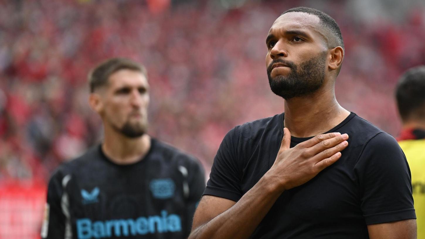 Ob Jonathan Tah (r.) schon bei der Club-WM für den FC Bayern spielen kann, hängt auch von Bayer Leverkusen ab. Ob Jonathan Tah (r.) schon bei der Club-WM für den FC Bayern spielen kann, hängt auch von Bayer Leverkusen ab.