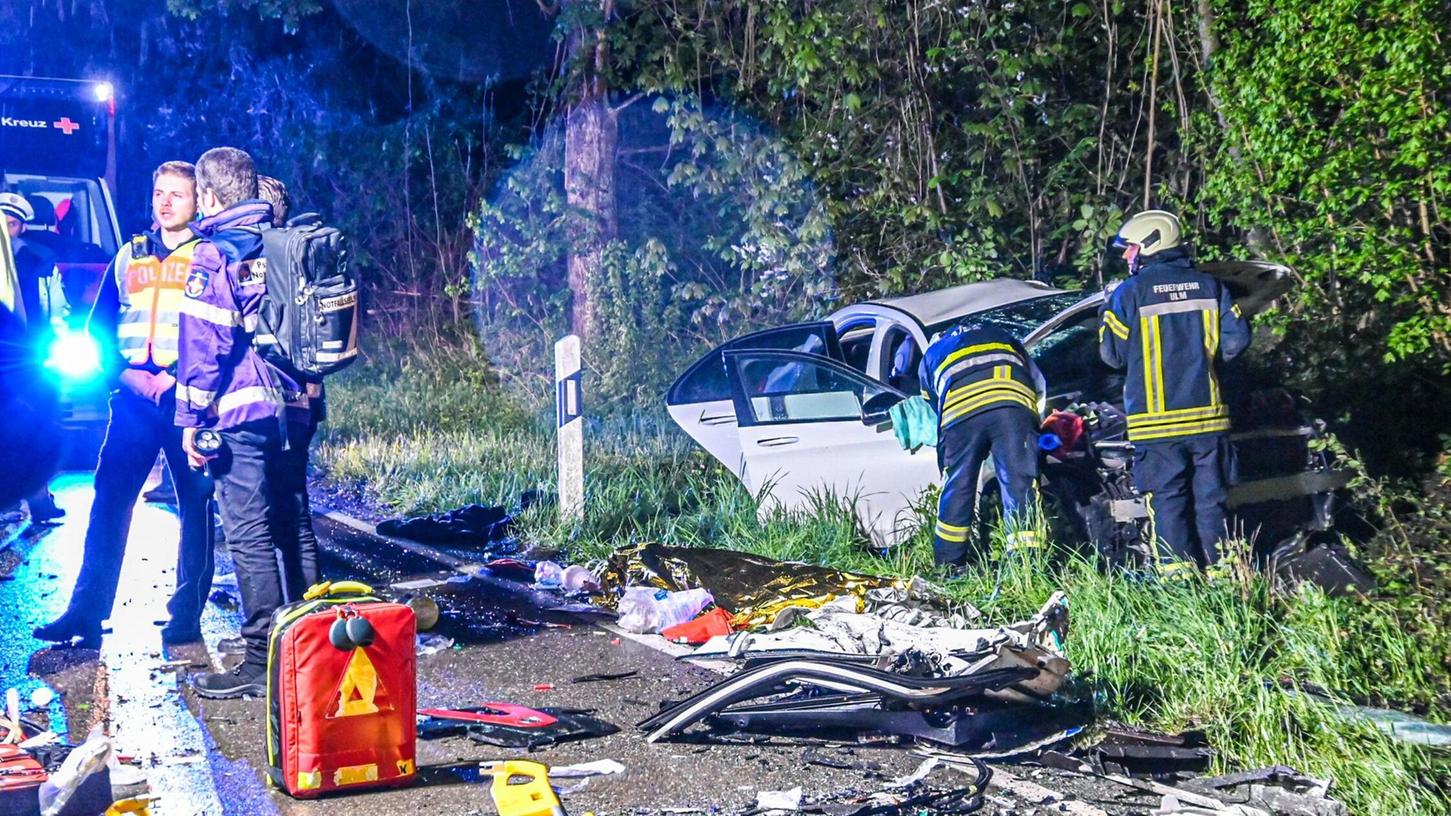 Zu einem Unfall mit vier Toten liegt nun ein Gutachten vor. (Archivbild) Zu einem Unfall mit vier Toten liegt nun ein Gutachten vor. (Archivbild)