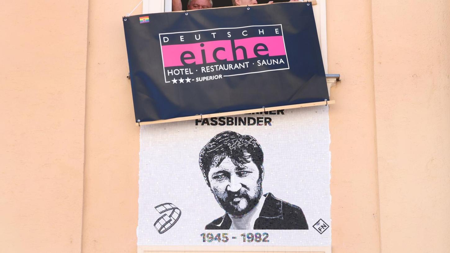 Die Deutsche Eiche war das Stammlokal von Fassbinder. Die Deutsche Eiche war das Stammlokal von Fassbinder.