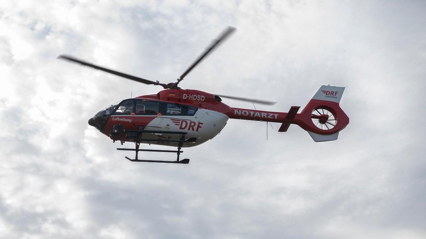 Auch ein Hubschrauber war im Einsatz, um die Frau in eine Klinik zu fliegen. (Symbolbild) Auch ein Hubschrauber war im Einsatz, um die Frau in eine Klinik zu fliegen. (Symbolbild)