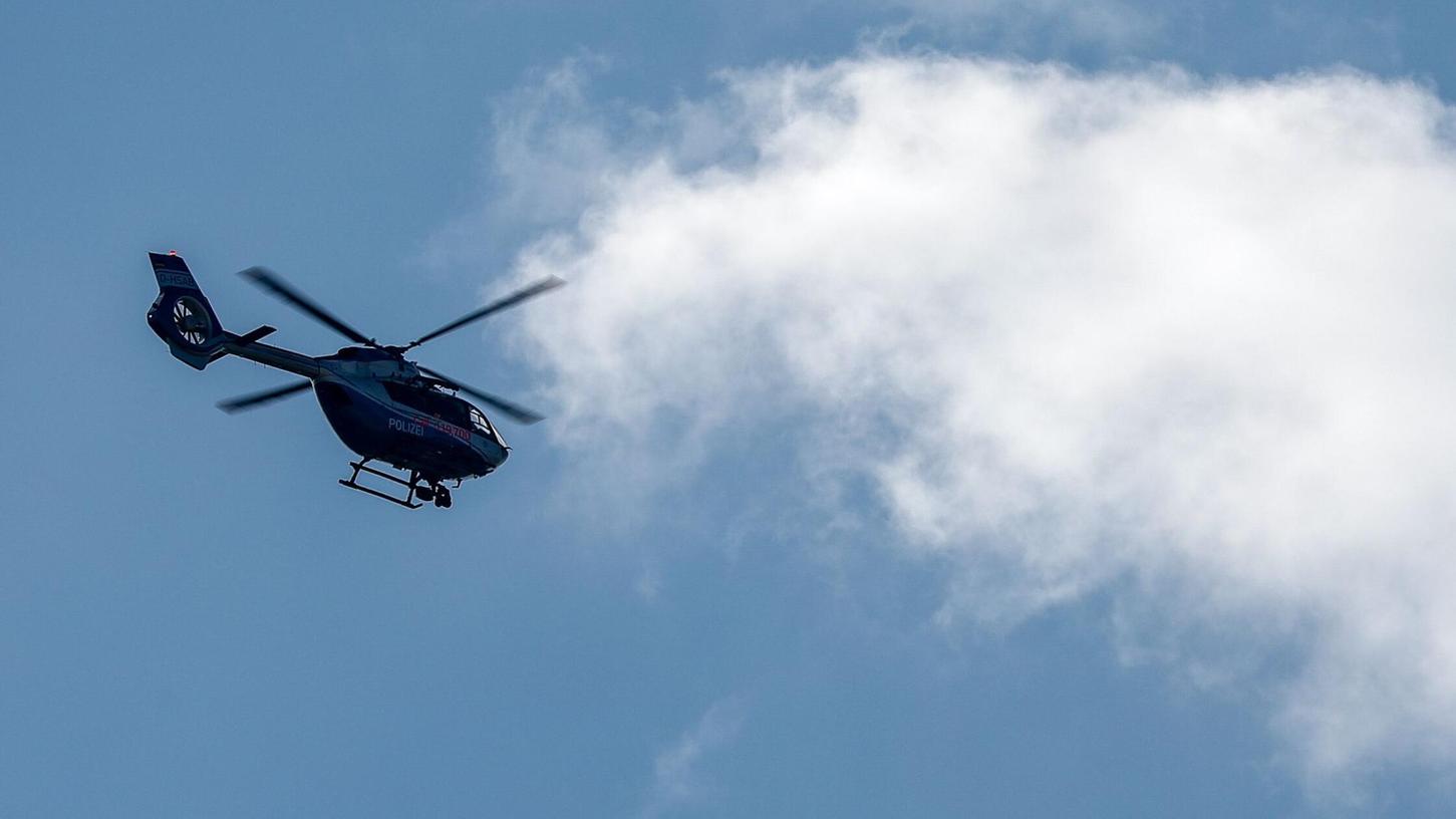 Die Polizei sucht nach dem Gefangenen. (Symbolbild) Die Polizei sucht nach dem Gefangenen. (Symbolbild)