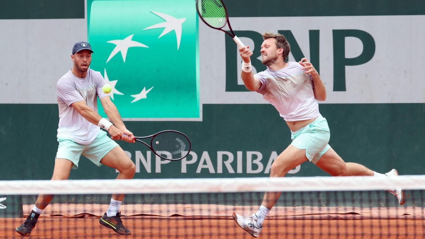 Das deutsche Davis-Cup-Doppel ist in Paris früh ausgeschieden. Das deutsche Davis-Cup-Doppel ist in Paris früh ausgeschieden.