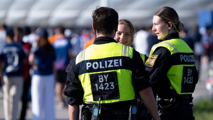 Die Polizei ist mit einem Großaufgebot im Einsatz. Die Polizei ist mit einem Großaufgebot im Einsatz.