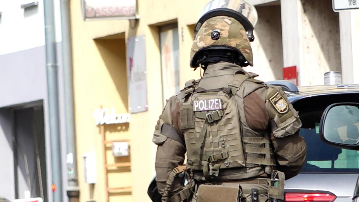 Auch Spezialkräfte des SEK waren im Einsatz. Auch Spezialkräfte des SEK waren im Einsatz.