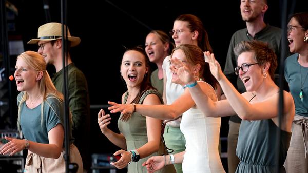 clazz – der junge Konzertchor aus Hannover hatte sichtlich Spaß an seinem Auftritt auf der Hauptmarktbühne.