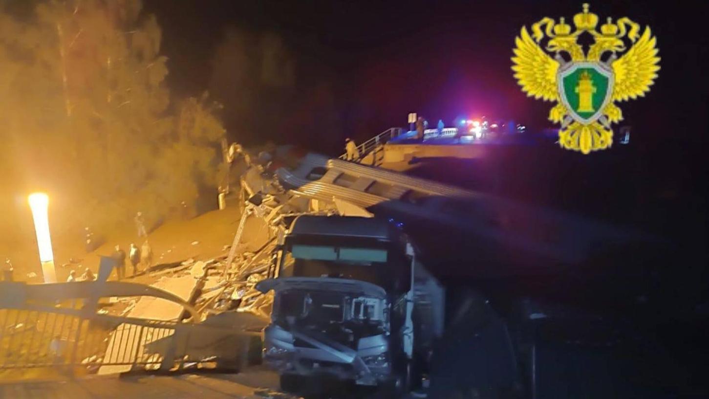 In der russischen Region Brjansk entgleiste in der Nacht ein Zug, nach Behördenangaben gab es Tote und zahlreiche Verletzte. In der russischen Region Brjansk entgleiste in der Nacht ein Zug, nach Behördenangaben gab es Tote und zahlreiche Verletzte.