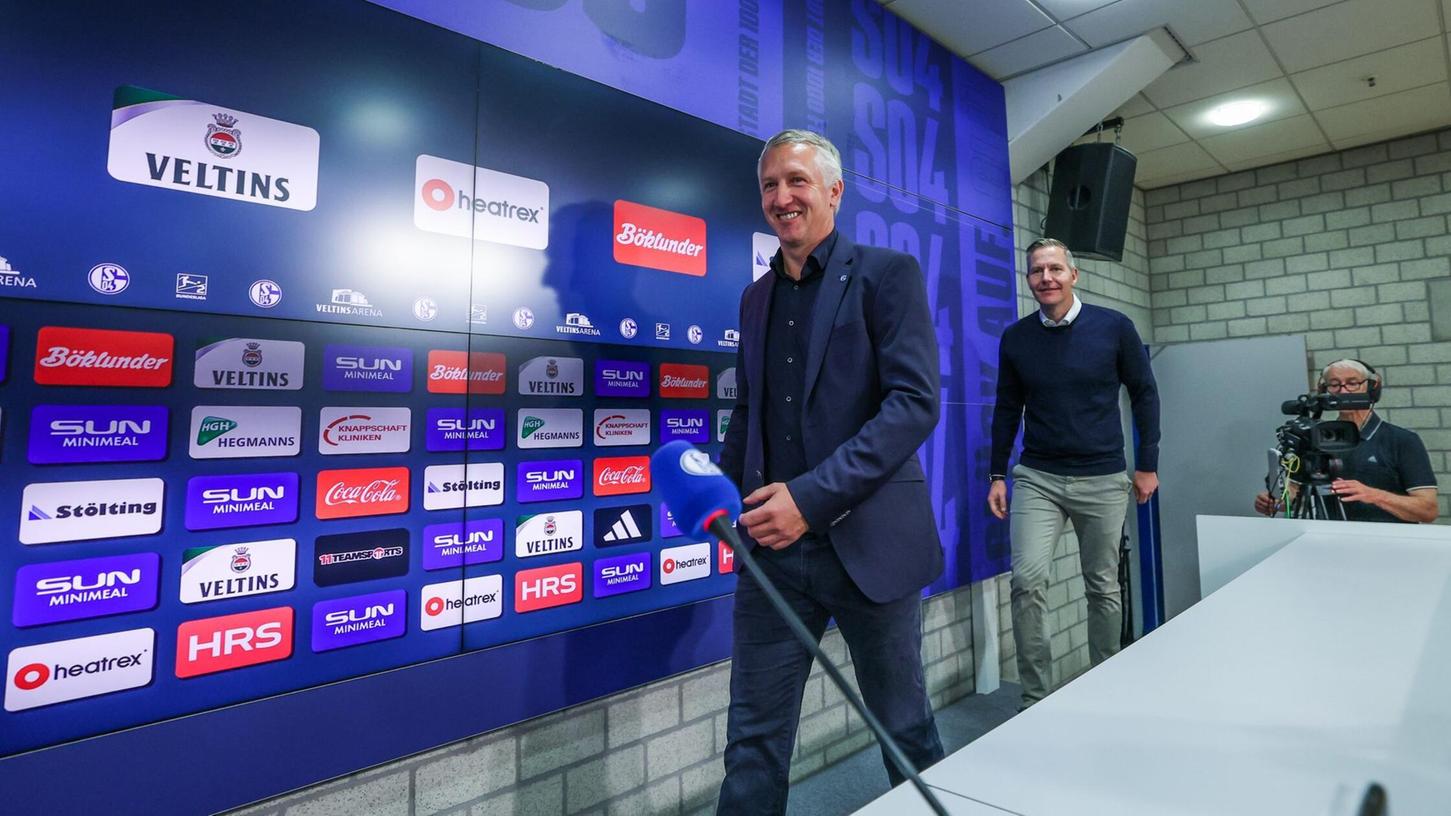 Frank Baumann hat offiziell auf Schalke angefangen. Frank Baumann hat offiziell auf Schalke angefangen.