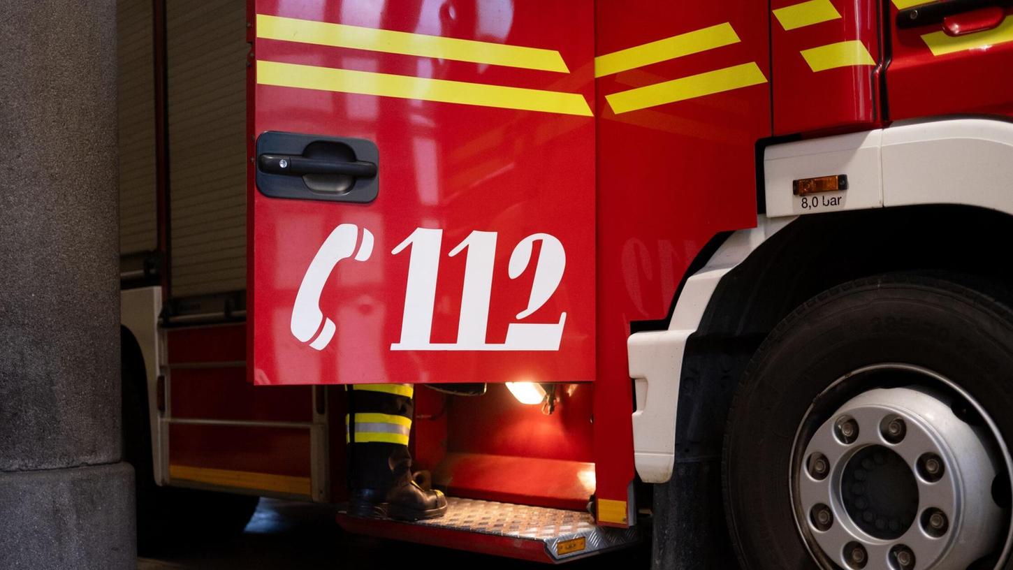 In Amberg ist die Feuerwehr zu einem Brand in einem Reihenhaus ausgerückt. (Symbolbild) In Amberg ist die Feuerwehr zu einem Brand in einem Reihenhaus ausgerückt. (Symbolbild)