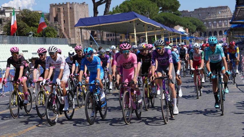 Das Peloton des Giro in Rom. Das Peloton des Giro in Rom.