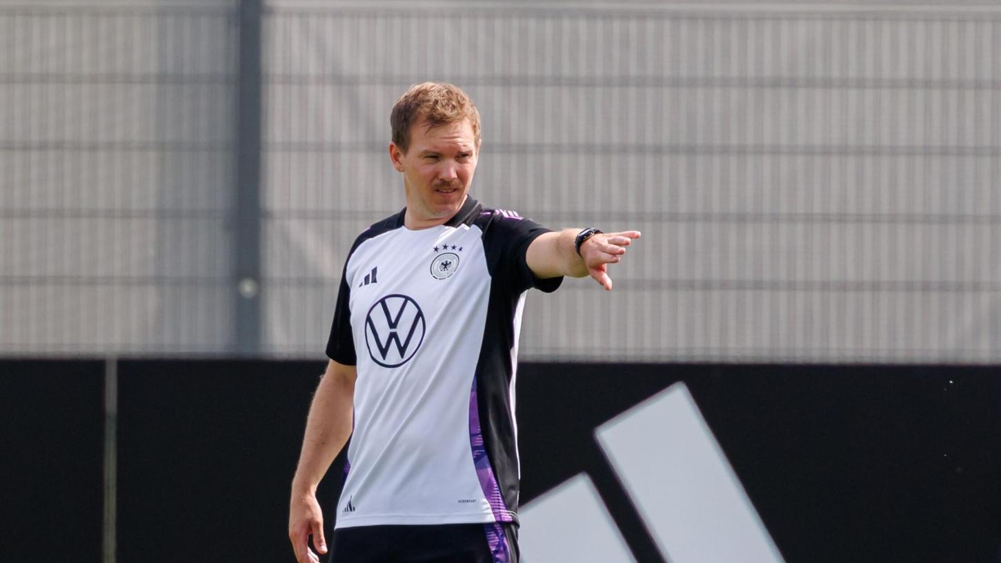 Julian Nagelsmann in Aktion beim Training in Herzogenaurach. Julian Nagelsmann in Aktion beim Training in Herzogenaurach.