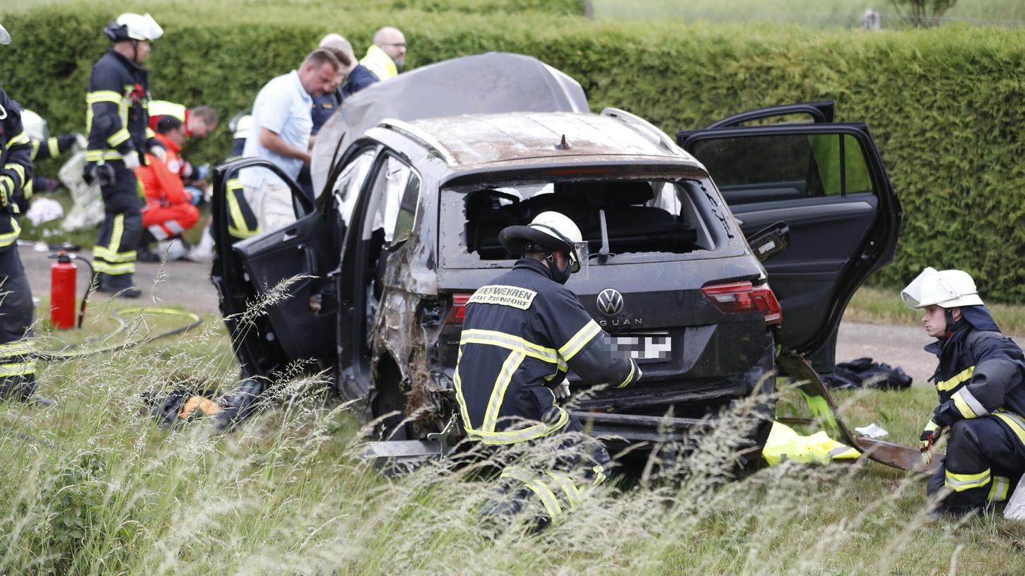 Bei Zirndorf kam es zu einem schweren Unfall. Bei Zirndorf kam es zu einem schweren Unfall.