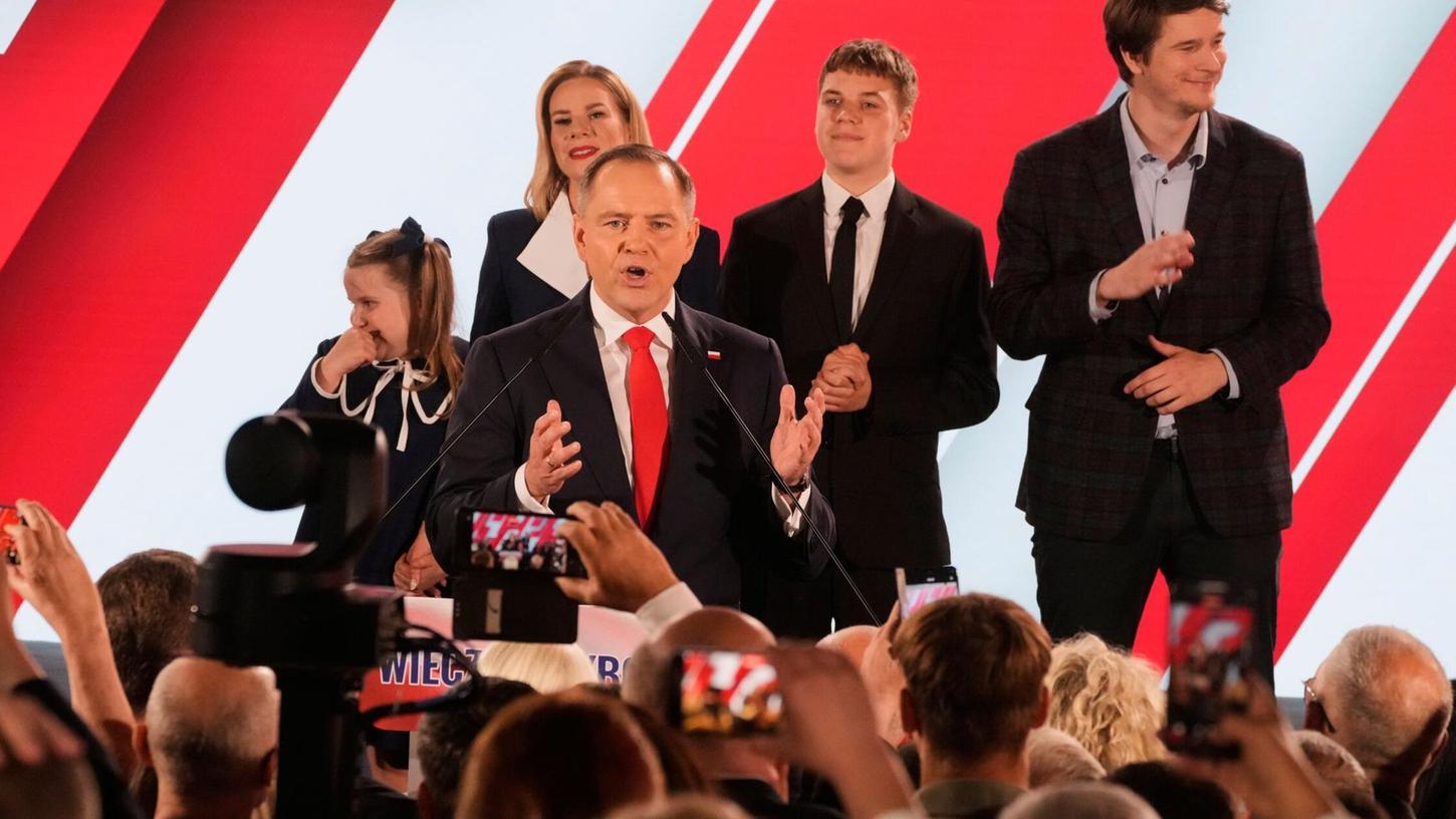 Der rechtskonservative Bewerber Nawrocki hat mit knapp 51 Prozent gesiegt. Der rechtskonservative Bewerber Nawrocki hat mit knapp 51 Prozent gesiegt.