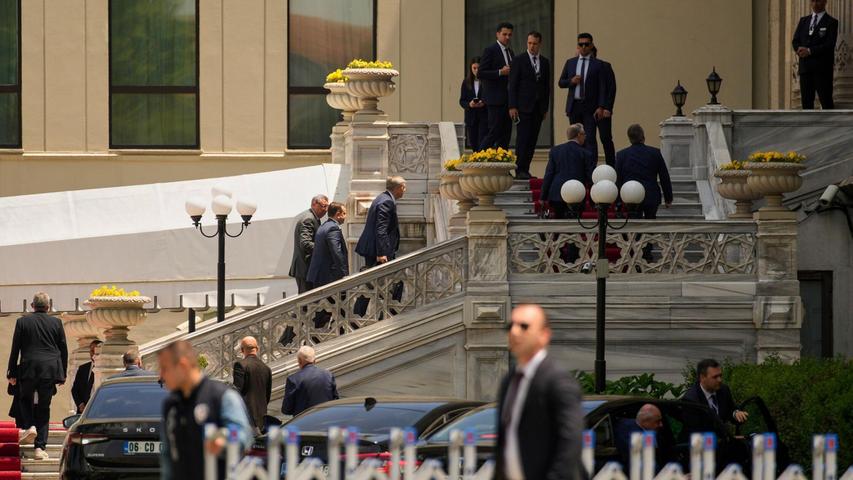 Delegationen der neuen direkten Verhandlung zwischen Russland und der Ukraine kommen unter türkischer Führung zusammen Delegationen der neuen direkten Verhandlung zwischen Russland und der Ukraine kommen unter türkischer Führung zusammen