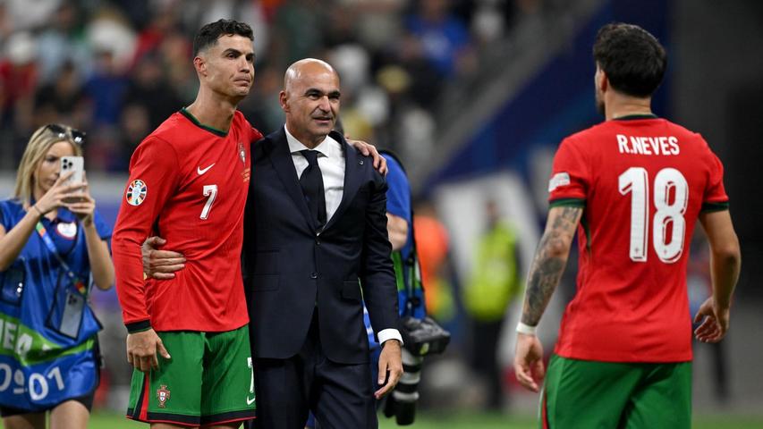 Roberto Martínez (Mitte) steht fest zu Cristiano Ronaldo Roberto Martínez (Mitte) steht fest zu Cristiano Ronaldo