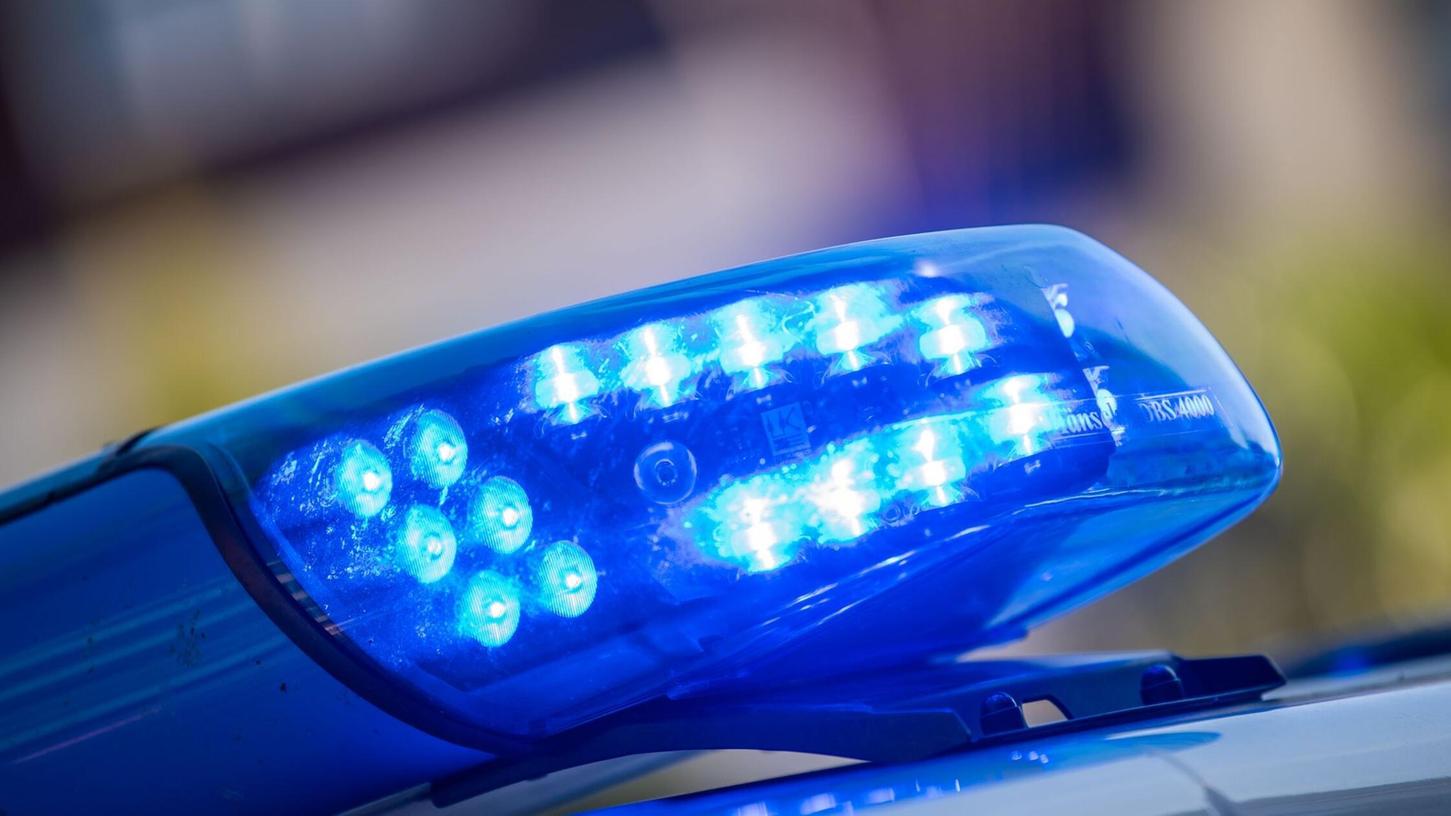 Ein Autofahrer war von der Straße abgekommen und hatte den Jungen frontal erfasst. (Symbolbild) Ein Autofahrer war von der Straße abgekommen und hatte den Jungen frontal erfasst. (Symbolbild)