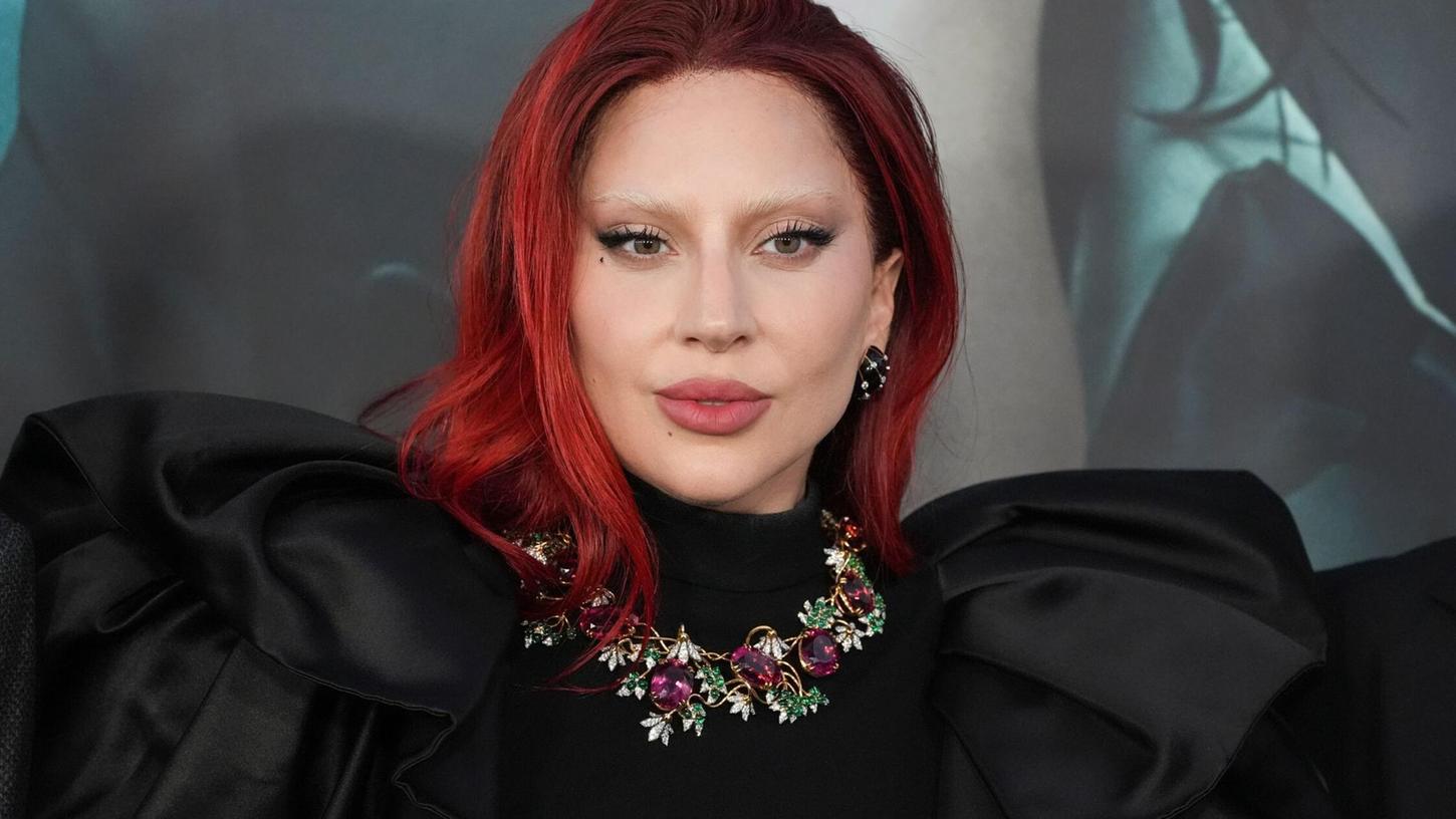 Popsängerin Lady Gaga ist diesen Sommer auch wieder als Schauspielerin zu sehen: In der populären Comedy-Horror-Serie „Wednesday“ bei Netflix hat sie eine Rolle als Lehrerin Rosaline Rotwood. Popsängerin Lady Gaga ist diesen Sommer auch wieder als Schauspielerin zu sehen: In der populären Comedy-Horror-Serie „Wednesday“ bei Netflix hat sie eine Rolle als Lehrerin Rosaline Rotwood.