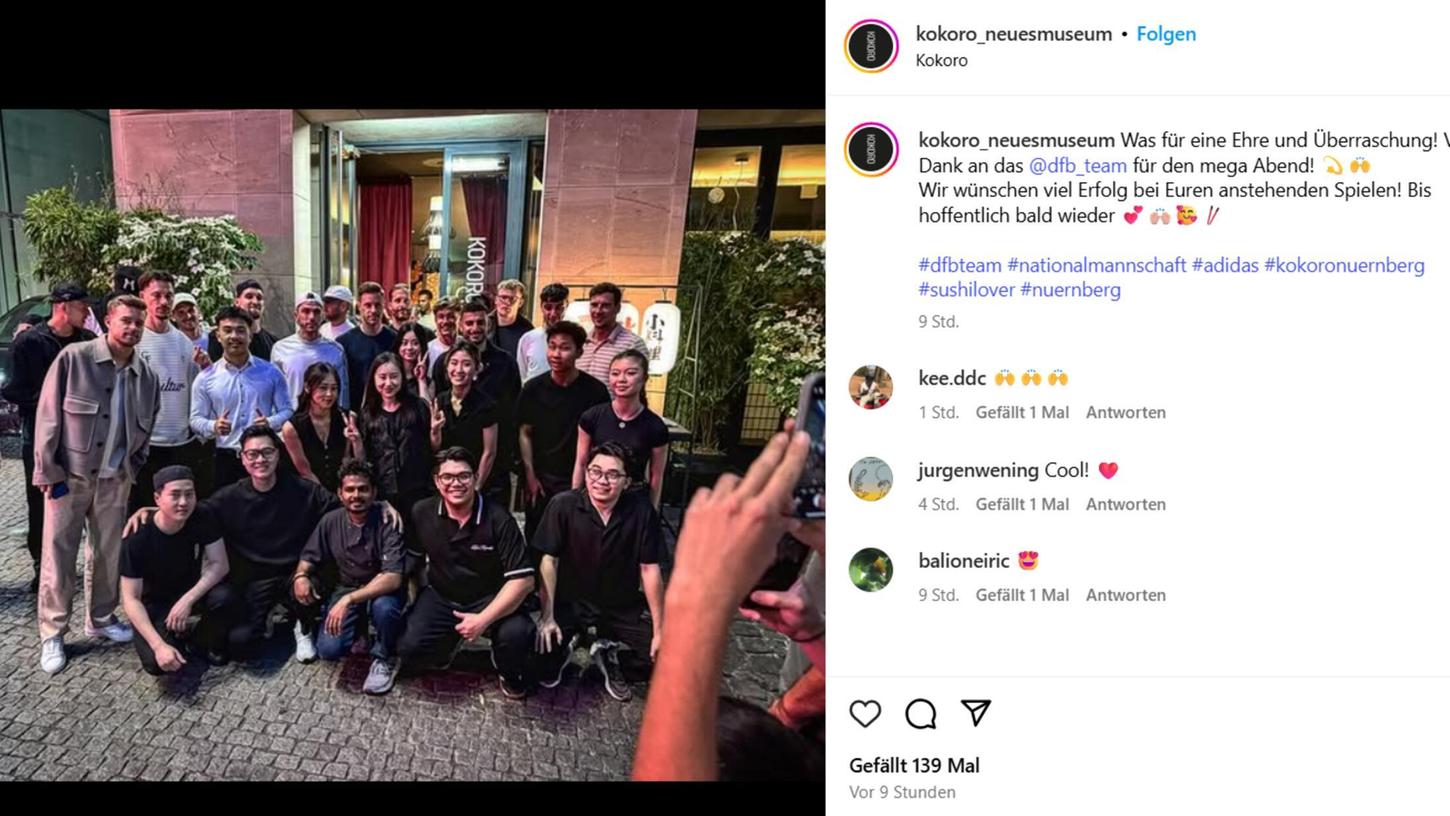 Dieses Foto von der Stippvisite der Nationalmannschaft veröffentliche das "Kokoro" auf Instagram. Dieses Foto von der Stippvisite der Nationalmannschaft veröffentliche das "Kokoro" auf Instagram.
