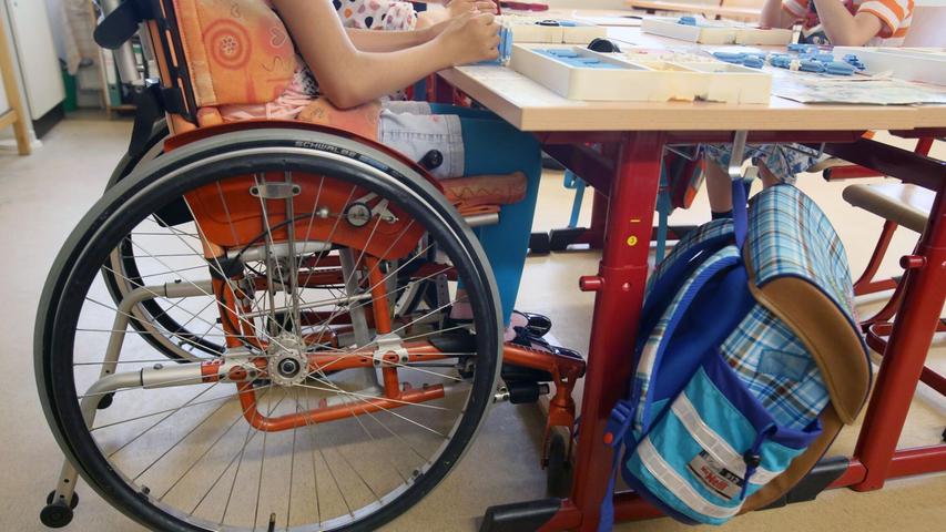An den Förderzentren fehlen zum nächsten Schuljahr massiv Plätze für Erstklässler - viele Kinder werden gegen ihren Willen an Regelschulen gehen müssen (Symbolbild). An den Förderzentren fehlen zum nächsten Schuljahr massiv Plätze für Erstklässler - viele Kinder werden gegen ihren Willen an Regelschulen gehen müssen (Symbolbild).